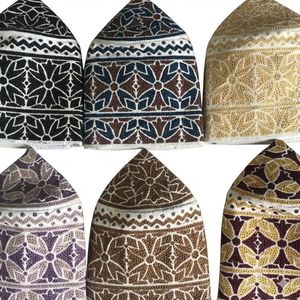 หมวกกุฟฟี่แบบมีโครงสร้าง ผ้าฝ้ายทอคุณภาพพรีเมียม ลายดอกไม้สีดำ แบบโอมาน คุมมาห์ สำหรับละหมาด ขายส่ง - Product Image 6
