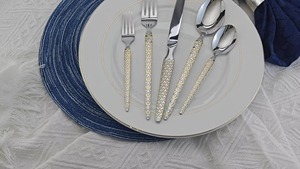 Juego de cubiertos de acero inoxidable, resistente al óxido, hermoso y diseñado para uso diario y de alta resistencia. - Product Image 3