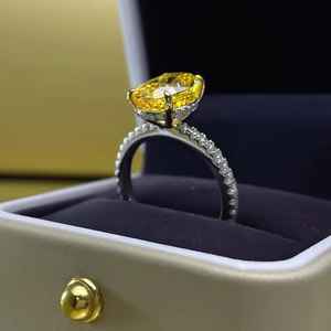 Anillo apilable de moissanita con corte ovalado y diamantes de fantasía en amarillo para mujer, de plata 925 original, joyería nupcial, regalo para amantes - Product Image 3