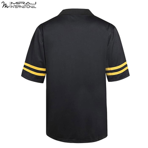 Maillot de football léger noir et jaune de qualité supérieure, fabriqué en tissu respirant et anti-humidité. - Product Image 2