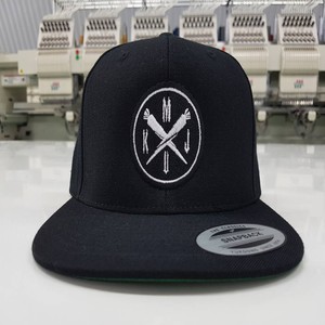 Gorra Trucker de Algodón 100% Premium con Visera Plana, Diseño Estructurado, Construcción Duradera, Estilo Urbano Moderno, Uso en las Cuatro Estaciones - Product Image 1