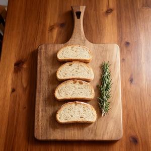 Planche à découper élégante en bois avec poignée confortable, surface lisse et polie, design compatible avec les couteaux, parfaite pour couper et servir - Product Image 1