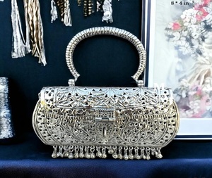 Bolso de Mano Tipo Clutch de Metal de Latón Chapado en Oro, Hecho a Mano, Vintage, Personalizado y Tallado a Mano, de F S International - Product Image 1