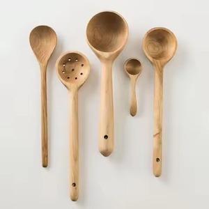 Juego de 5 utensilios de cocina de madera clara de alta calidad con mango tallado, espumadera y espátula de silicona, utensilios de madera para hornear antiadherentes - Product Image 5