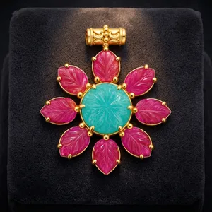 Pendentif de mode unique en laiton plaqué or 18 carats avec pierre précieuse de jade, vente en gros, bijoux fantaisie élégants et minimalistes en forme de fleur pour femmes - Product Image 5