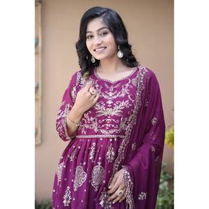 Conjunto de Top y Pantalón de Fiesta para Mujer de Diseñador y Hermoso Dupatta - Product Image 3