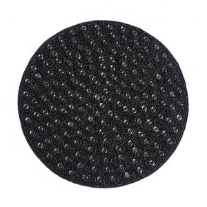 Napperon de table noir tricoté à la main avec perles de verre décoratives 35 cm – Vente en gros pour la décoration de la maison et de la cuisine Jandood - Product Image 1