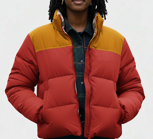 Chaqueta de plumón para mujer al por mayor, personalizada, negra, OEM, con capucha de piel sintética, cremallera completa y cinturón, estilo burbuja, para invierno. - Product Image 5