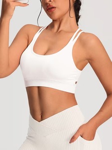 Soutien-gorge de sport sans couture pour femme avec dos en mesh |   Cami de sport à double bretelle croisée et compression |   Vêtements de sport rembourrés noirs unis - Product Image 1