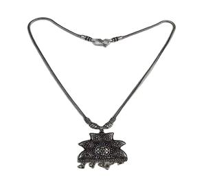 Collar con colgante de metal oxidado GS, material de aleación de regalo de aniversario para mujer, disponible a precio de exportación a granel - Product Image 1