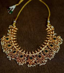 Parure de bijoux pour femme plaquée or style antique, avec pierres Kemp et Guttapuralu, collier ras-du-cou et boucles d'oreilles Jhumka assorties pour mariage - Product Image 2