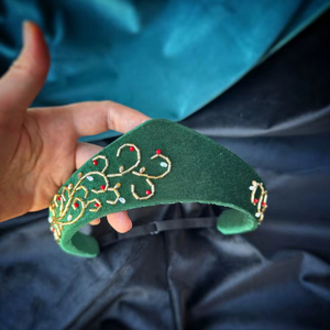 ที่คาดผมกำมะหยี่สีเขียวเข้มแบบพรีเมียมที่คาดผมประดับด้วยห่วงสีทองประดับลูกปัดปักลายดอกไม้ผ้าคาดผมแฟชั่นสำหรับงานปาร์ตี้ - Product Image 1