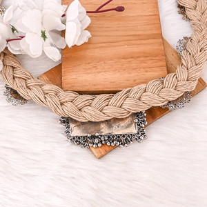 Collier en jute fait main élégant et tendance, bijoux bohèmes en fibres naturelles écologiques pour femmes - Product Image 4