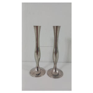 Vase à fleurs décoratif en métal de qualité supérieure, fabriqué avec un matériau durable, idéal pour une présentation florale longue durée en intérieur - Product Image 2