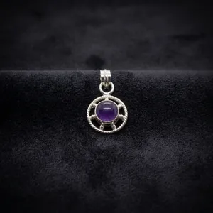 Colgante Clásico de Amatista en Plata de Ley 925 con Engaste de Bisel, Diseño Solitario, Unisex, para Uso Diario - Product Image 2