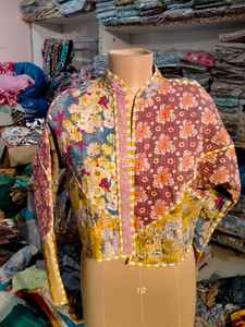 Chaqueta de Invierno Reversible y Transpirable Acolchada Kantha de Colores Surtidos Vintage para Mujer, Hecha a Mano con Algodón, Talla Única, Textiles Jaif - Product Image 3
