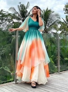 ไนล์เลช เทเลอร์ แฟชั่น ชุดเดรสยาวทรงวีเนค ผ้าจอร์เจตต์พรีเมียม ทรงเคปพลิ้วไหว / แขนผีเสื้อ ลายดอกไม้ ซักได้ - Product Image 3