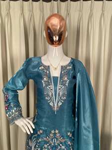 Elegante Traje Salwar de Seda Bordada JMY con Dupatta de Diseñador - Product Image 6