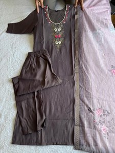 Nueva Colección de Ropa India y Pakistaní para Mujer, Conjunto de Kurti de Algodón Suave con Trabajo a Mano y Dupatta de Seda Pesada - Product Image 6