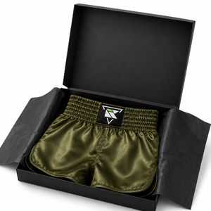 Shorts de boxe thaïlandaise en satin vert olive pour hommes avec logo imprimé sur le devant pour l'entraînement et la compétition de Muay Thai et de kickboxing - Product Image 6