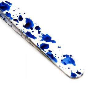Pinzas de Precisión para Pestañas de Acero Inoxidable con Diseño de Salpicaduras Azules y Punta Suave - Product Image 4