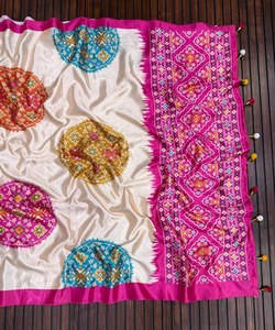 Sari imprimé numérique élégant avec franges, motif floral, pour soirée, imprimé artistique - Product Image 6