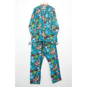 Conjunto de Ropa de Dormir para Mujer, Hecho a Mano, con un Hermoso Diseño Romántico, 100% Algodón, Estampado Floral - Product Image 1
