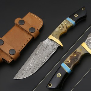 Cuchillo de Caza Personalizado Hecho a Mano de Acero de Damasco de Grado Industrial, Punta Caída, Hoja Recta, Mango de Madera Pakka - Product Image 5