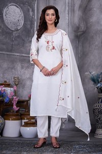 Elegante Conjunto Étnico de Seda Romana para Mujer con Dupatta Bordada |   Proveedor de Ropa OEM |   Exportación Global de Moda - Product Image 1