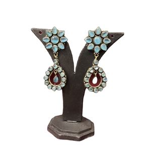 Pendientes Étnicos de Plata Oxidada con Forma de Lágrima, Joyería Vintage con Flores y Piedras Preciosas - Product Image 1