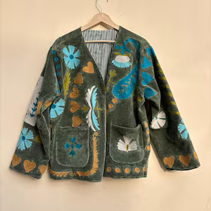 Top Product Wholesale Suzani Embroidered Velvet <b>Jacket</b> Women <b>Short</b> Winter Coat Button Bohemian Bomber <b>Jacket</b> Factory Price - Product Image 2