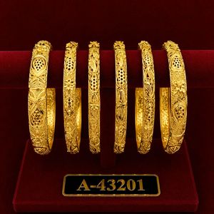 กำไลข้อมือทรงเรขาคณิตประดับเพชรซิร์คอนชุบทอง 24K หนา 0.3 มม. สำหรับผู้หญิง จาก MOLL JEWELLERS รับรองโดยบุคคลที่สาม เครื่องประดับงานแต่งงานสุดคลาสสิก - Product Image 2