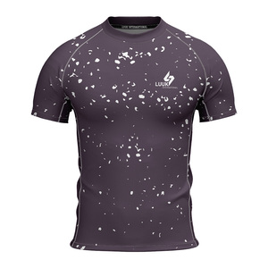 Maillot de sport personnalisé à manches courtes sublimé, col ras du cou, compression, séchage rapide, pour la gym, le fitness et les loisirs, OEM - Product Image 1