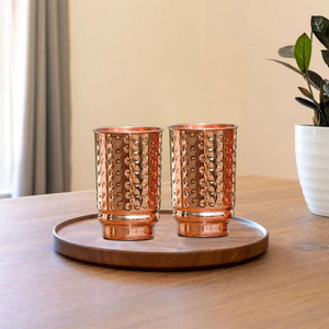 Vaso de cobre ayurvédico hecho a mano con borde redondeado y acabado elegante, ideal para agua desintoxicante y decoración clásica del hogar. - Product Image 6