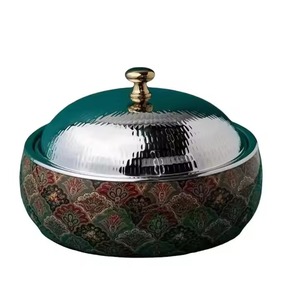 Ensemble de 2 casseroles noires au design marteau avec détails dorés, parfaites pour les repas en famille et les cadeaux, provenant d'Inde. - Product Image 2