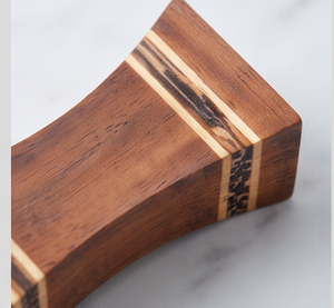 Reposacucharas de madera con diseño de rayas incrustadas, soporte ecológico para utensilios de cocina. - Product Image 2