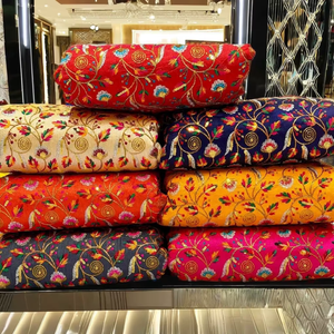 Tela Premium Fendy Georgette de Punto por Urdimbre de Poliéster/Nylon/Metalizado con Cuentas Florales para Prendas de Boda para Niños y Niñas, Peso Medio - Product Image 1