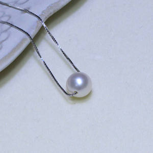 Collar de Perlas de Agua Dulce Clásico para Mujer con Cadena Ajustable de Clavícula con Diseño de Camelia, Redondo, Ligero y Elegante - Product Image 3