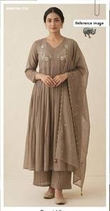 Nuevo conjunto de Kurti-Pant y Dupatta redondo con bordado Zardosi y cuentas, hecho a mano en Mal Chanderi, de la mejor calidad. Proveedor de la India. - Product Image 6