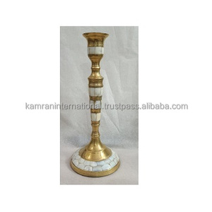 Bougeoir de créateur de style religieux en laiton poli ensemble maison et mariage décoratif trois pièces modèle artisanat en métal - Product Image 5