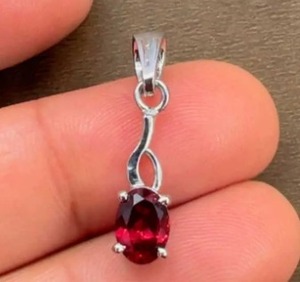 Pendentif ovale en grenat plaqué rhodium en argent sterling, fait main, style minimaliste, cadeau tendance pour elle, bijoux de janvier - Product Image 3