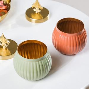 Pot en métal martelé fait main avec couvercle, pot de rangement décoratif pour mariage et cadeaux - Product Image 5