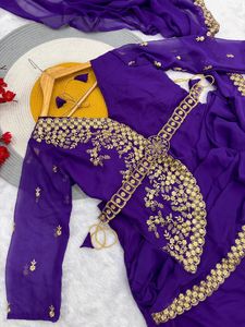 Lehenga Saree de Georgette Sintética para Mujer con Bordado Intenso |   Sari Indo Occidental para Fiesta, Largo hasta el Suelo, Sin Arrugas, para Verano e Invierno - Product Image 3