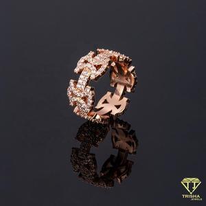 Anillo de banda con símbolo entrelazado de plata de ley 925 y diamantes cultivados en laboratorio para minoristas de joyería de lujo. - Product Image 4