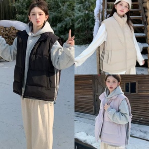 Nouvelle veste en duvet et coton polyvalente à la mode à trois barres de <span class=keywords><strong>grande</strong></span> <span class=keywords><strong>taille</strong></span> pour femmes, adaptée à la superposition en automne et en hiver. - Product Image 1