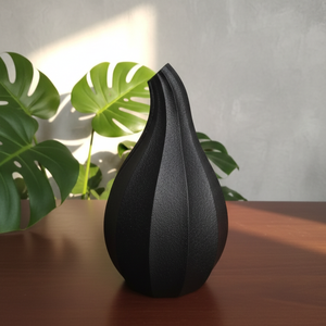 Vase en métal moulé noir mat de style nordique, pot à fleurs géométrique abstrait moderne pour décoration minimaliste de la maison, centre de table de luxe - Product Image 1