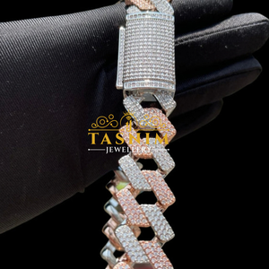 Nouveau Collier Chaîne Cubaine Moderne de Luxe en Or et Argent Sertie de Diamants pour Fêtes et Cadeaux, Disponible à la Vente - Product Image 3