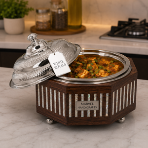 Cazuela de Lujo de Madera y Acero Inoxidable Aislada con Tapa Martillada, Olla Premium Hecha a Mano, Tazón para Servir, Elegante Regalo para la Mesa - Product Image 3