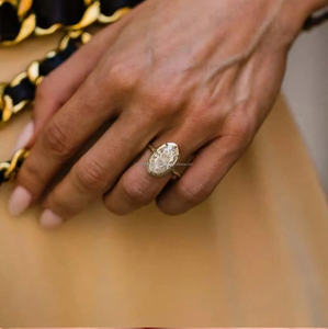 แหวนหมั้นเงินประดับเพชรโมอิสซาไนต์ทรงรีแบบฝังขอบสไตล์จอร์เจียน 3.0 กะรัต ดีไซน์วินเทจ เหมาะสำหรับงานแต่งงานและวันครบรอบ - Product Image 2