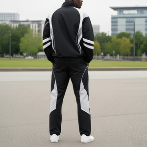 Ensemble de survêtement 2 pièces personnalisé en nylon respirant et léger, coupe-vent unisexe à capuche imprimé, style streetwear - Product Image 5